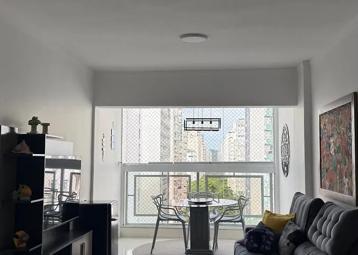 Lindo apartamento Guarujá Pitangueiras -3 Dormitórios 80 metros da praia